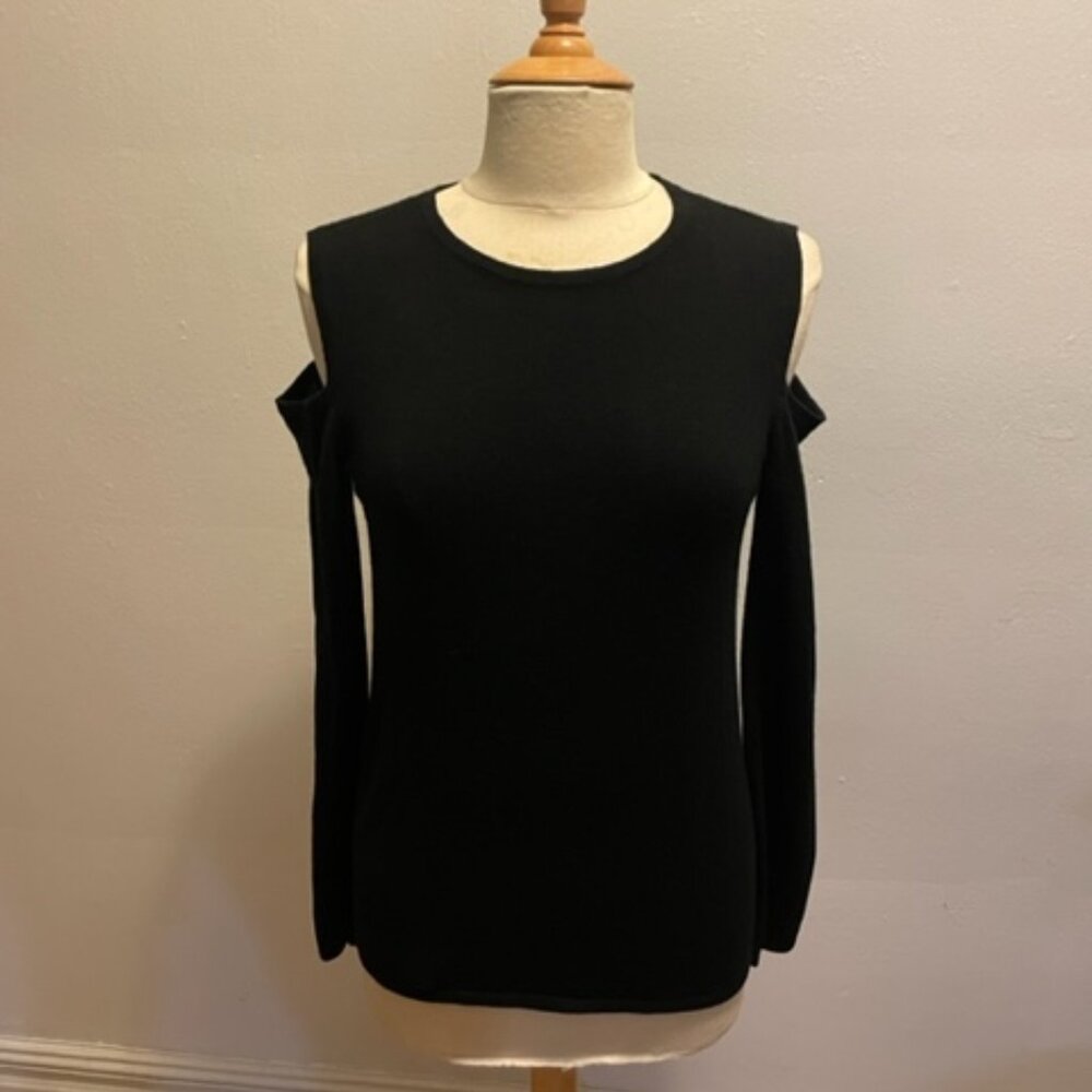 Neiman Marcus Cashmere Collection long sleeve cold shoulder sweater in black
